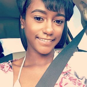 Meet your Posher, Danae